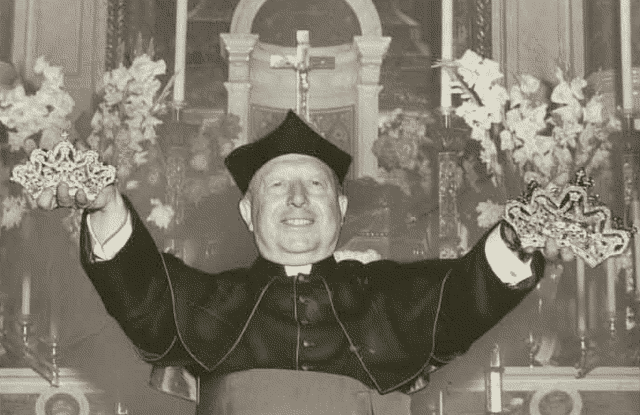 Msgr Cioffi shows the returned crowns